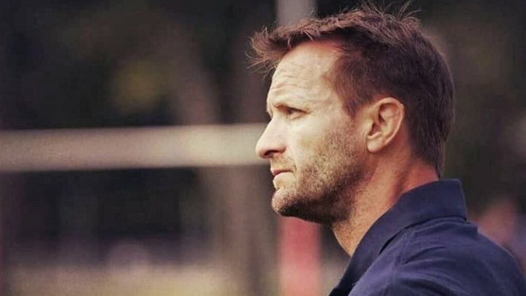 Kāmbels Džonstons ir pirmais atklāti gejs regbija spēlētājs Jaunzēlandē.